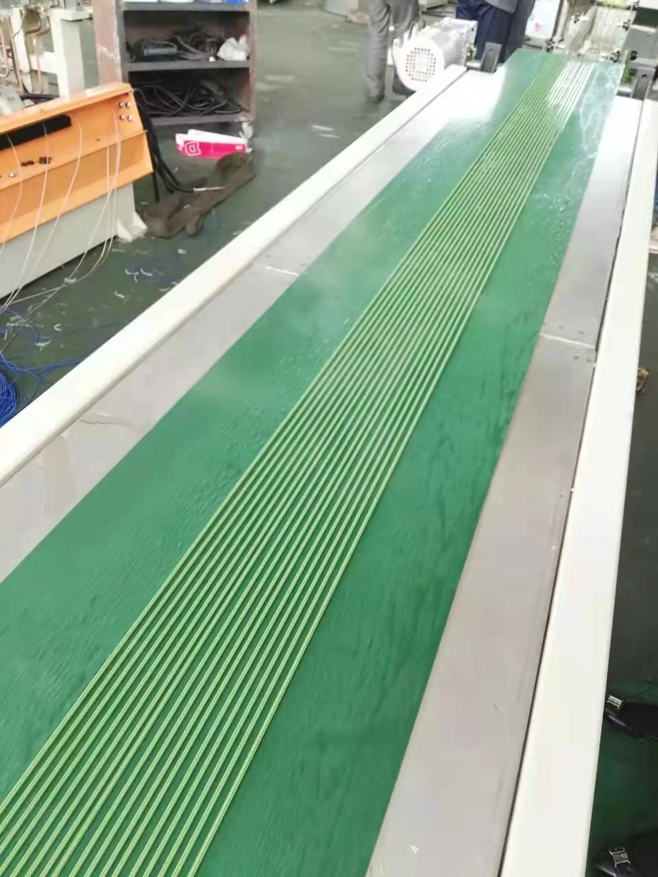 橡膠跑道顆粒造粒機33.jpg